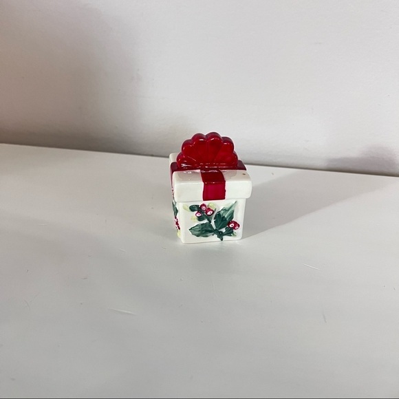 Pfaltzgraff vintage set of 4 present mini salt and pepper shakers - Picture 1 of 8